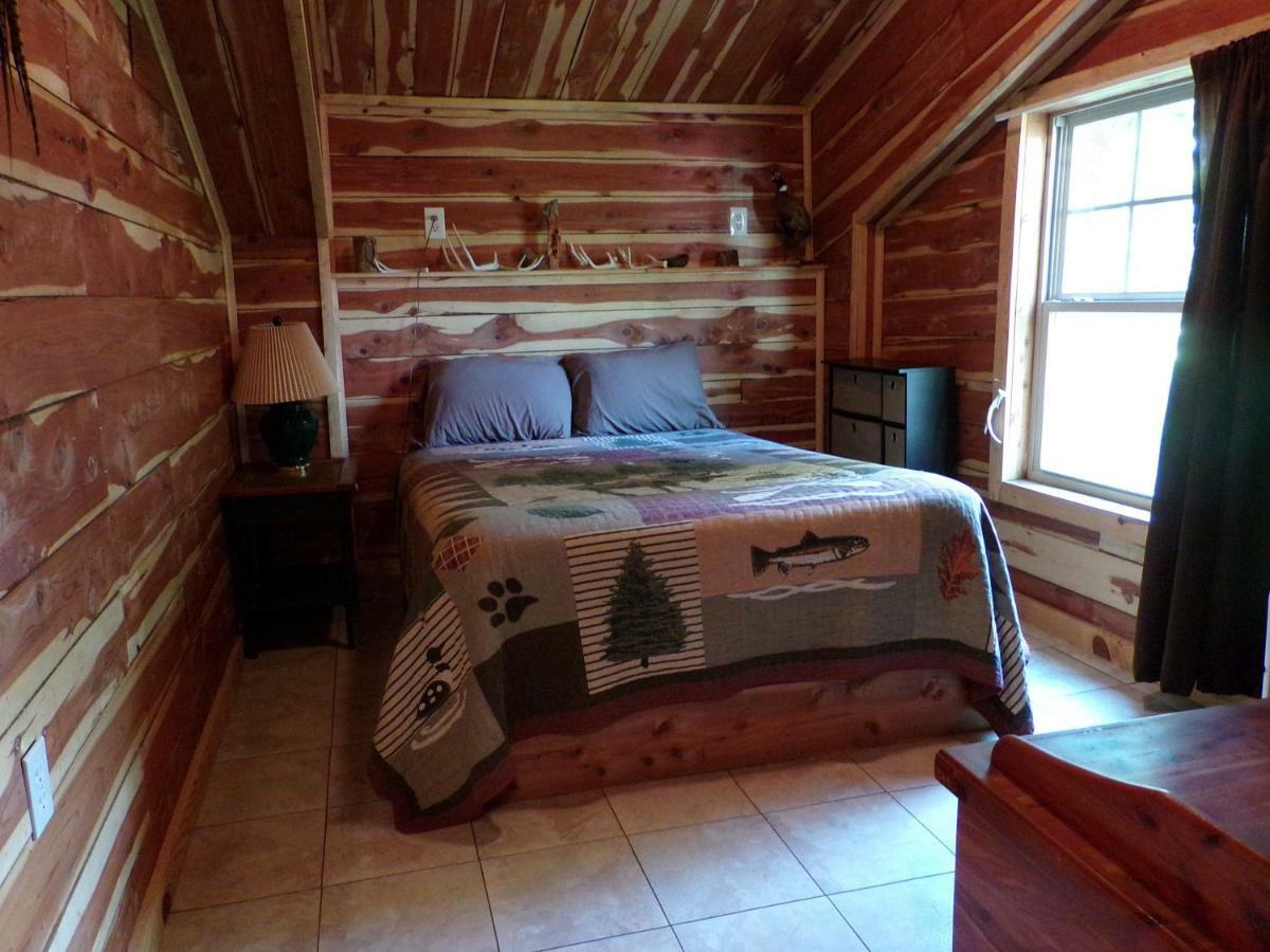 Cedar Cabin Located On A Buffalo Farm Marshall Buitenkant foto